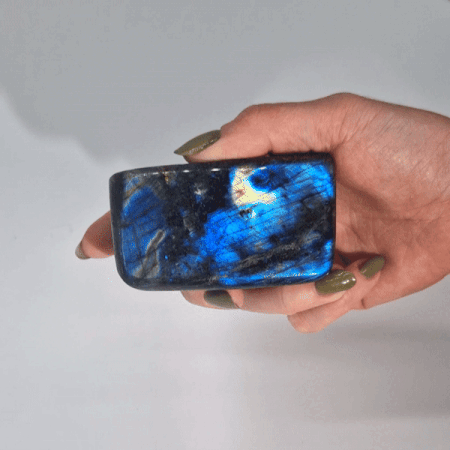 Labradoryt z Madagaskaru średni (ok. 250-370 g, 65-90 mm)